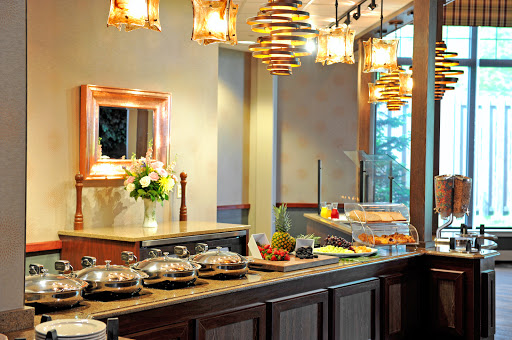 Restaurant «Horizons Restaurant & Lounge», reviews and photos, 4888 N Broadway, Geneva, OH 44041, USA