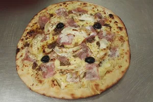 Pizza Saint Elme image