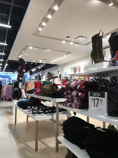 Clothing Store «Forever 21», reviews and photos, 7350 Bales St A-130, Liberty Township, OH 45069, USA