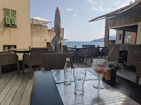 Atmosphère du Restaurant La Terrasse à Brando - n°2