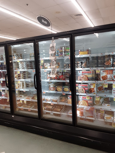 Shopping Mall «Aquidneck Shopping Centre», reviews and photos, 77 E Main Rd, Middletown, RI 02842, USA