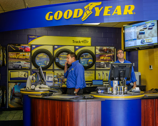 Auto Repair Shop «Hogan & Sons Tire and Auto», reviews and photos, 314 E Market St, Leesburg, VA 20176, USA