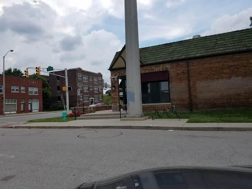 Gourmet Grocery Store «R2GO Specialty Market», reviews and photos, 1101 N College Ave, Indianapolis, IN 46202, USA