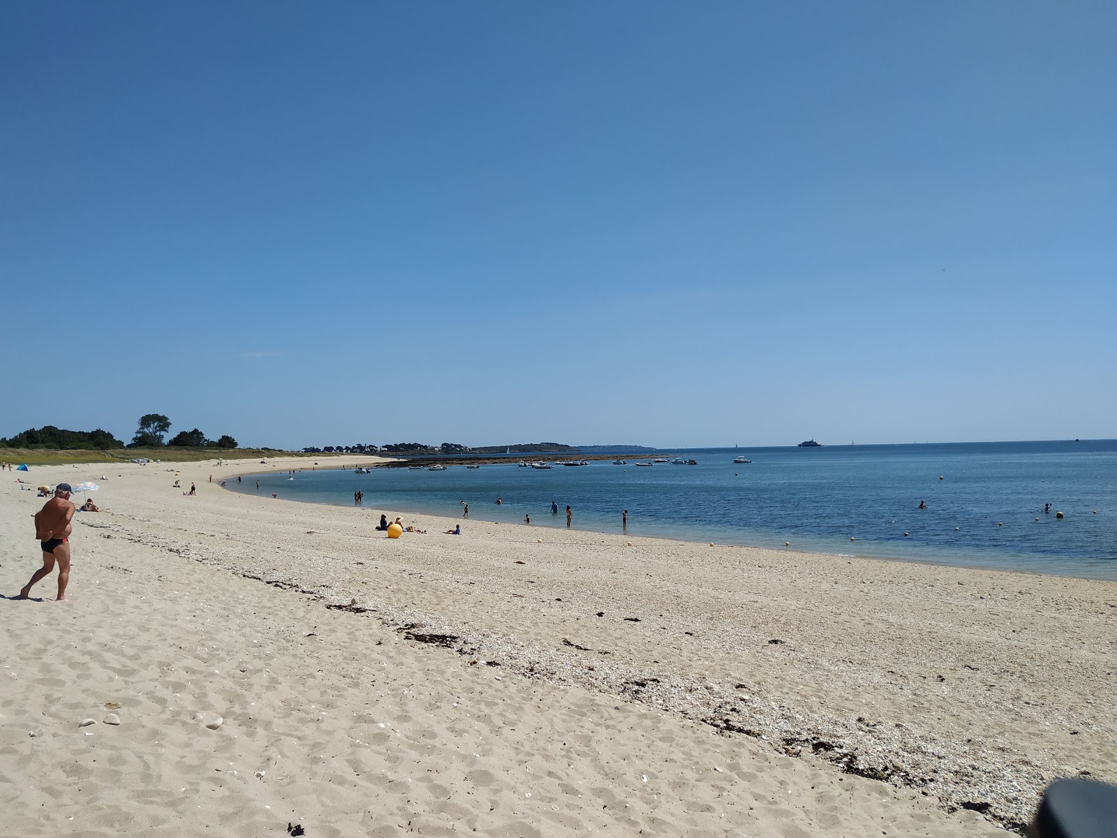 Foto de Plage de Locmariaquer con agua cristalina superficie