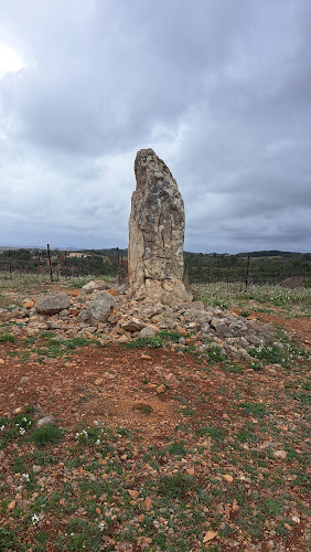 Menhir et table d’orientation à Cazouls-lès-Béziers