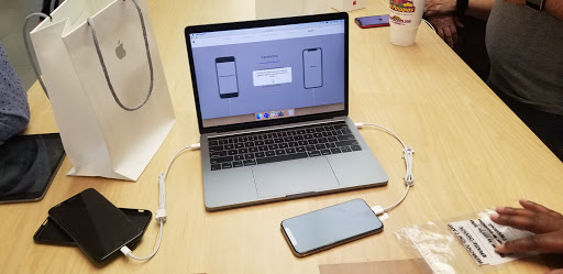 Computer Store «Apple La Cantera», reviews and photos, 15900 La Cantera Pkwy, San Antonio, TX 78256, USA