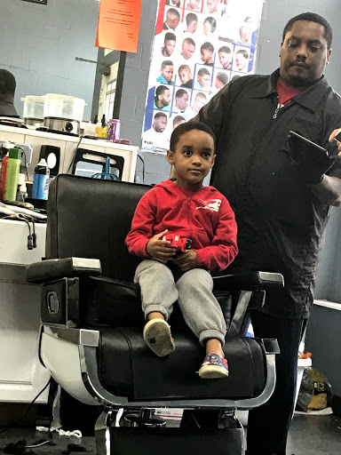 Barber Shop «Razor 1 Kutz Barbershop», reviews and photos, 7218 Montgomery Rd, Silverton, OH 45236, USA