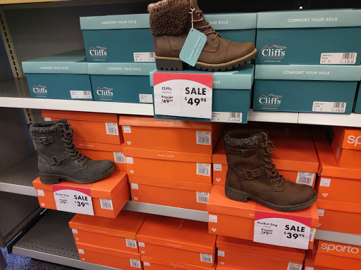 Shoe Store «Shoe Carnival», reviews and photos, 2130 Brookmeade Dr, Columbia, TN 38401, USA