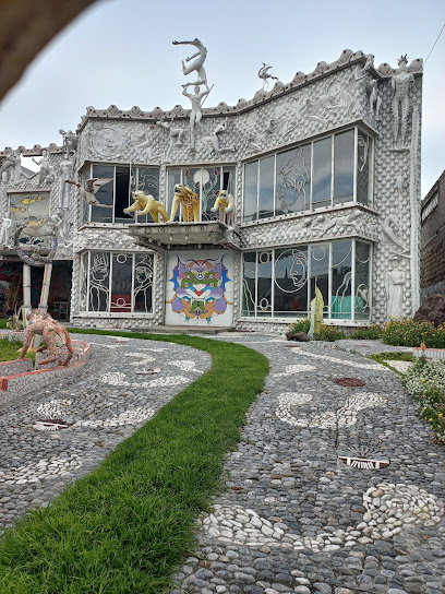 Casa de las Gárgolas / Jaguares y Serpientes Centro Cultural