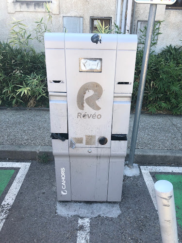 Borne de recharge de véhicules électriques RÉVÉO Charging Station Nîmes
