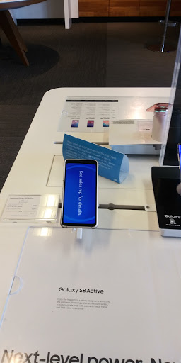 Cell Phone Store «AT&T», reviews and photos, 425 N Harlem Ave, Oak Park, IL 60301, USA