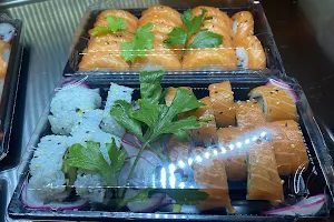 Lis wok sushi image