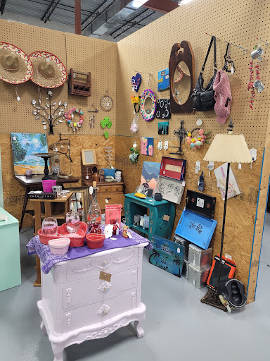 Flea Market «Peddlers Market», reviews and photos, 501 Euclid Ave, Colonial Beach, VA 22443, USA