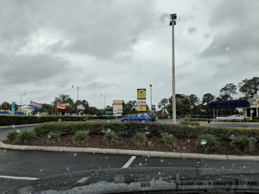 Shopping Mall «Lake Village Shopping MallKitchengaets», reviews and photos, 10601 US-441, Leesburg, FL 34788, USA