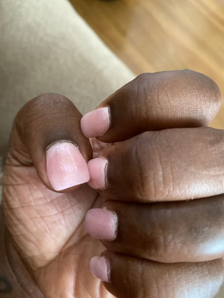 SIGNATURE NAILS & SPA 02840