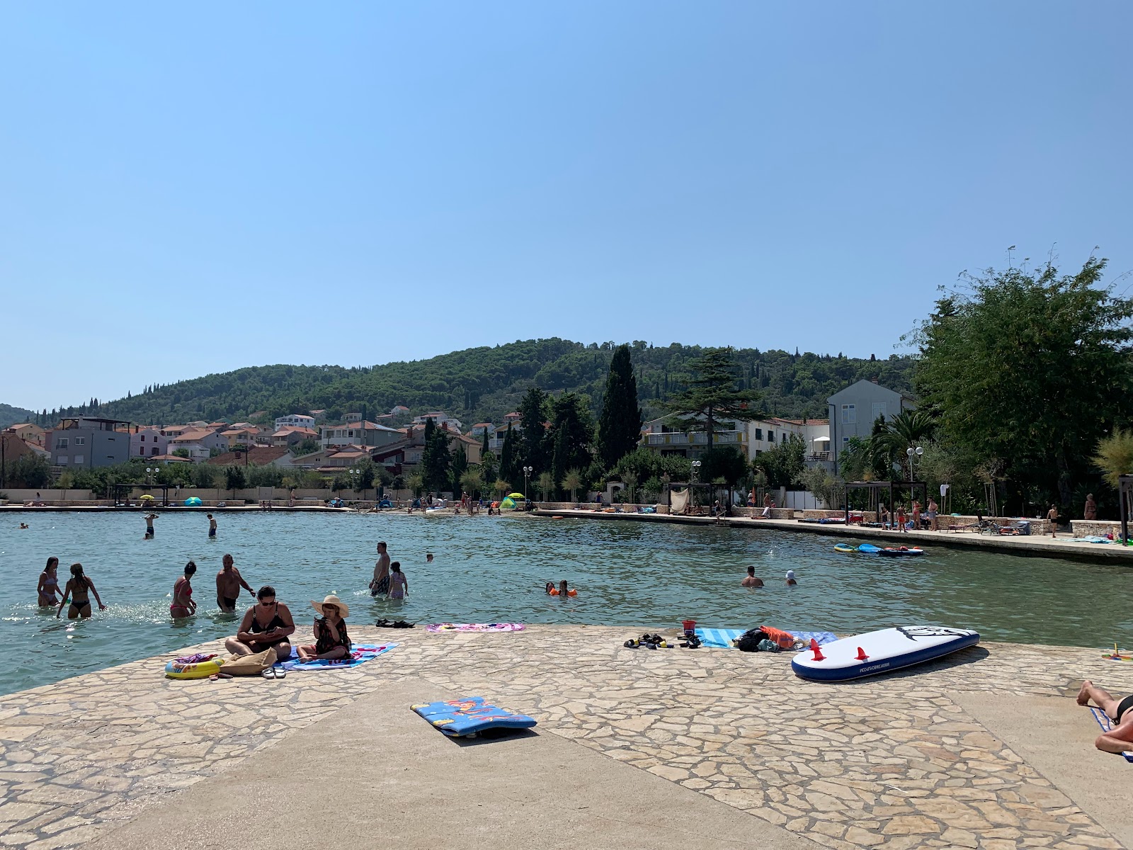 Foto von Beach Jaz, Preko mit betonierte fläche Oberfläche