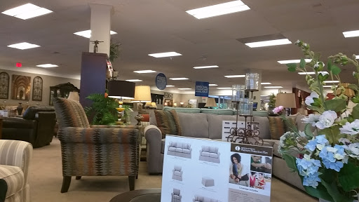 Furniture Store «Raymour & Flanigan Furniture and Mattress Store», reviews and photos, 275 Glen Cove Rd, Carle Place, NY 11514, USA