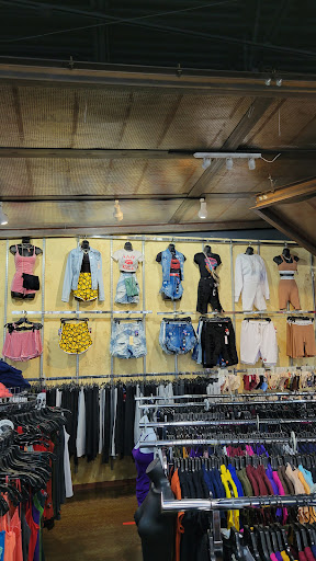 Clothing Store «Genx Clothing», reviews and photos, 2407 State St, East St Louis, IL 62205, USA