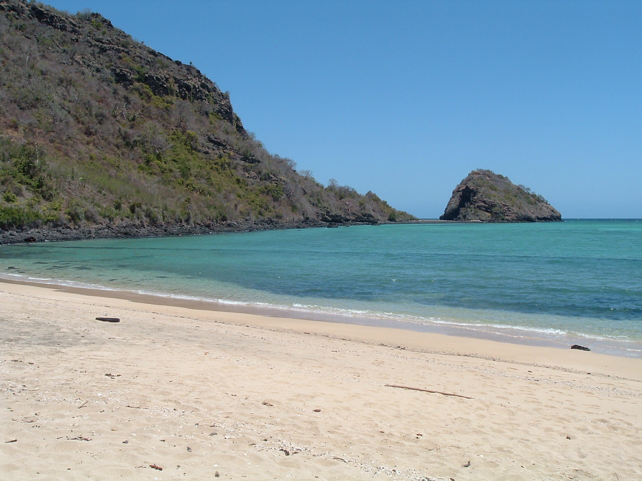 Mtsanga Antakoudja Beach'in fotoğrafı uzun koy ile birlikte