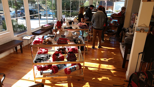 Pet Supply Store «Diggidy Dog», reviews and photos, Ocean Ave & Monte Verde St, Carmel-By-The-Sea, CA 93923, USA