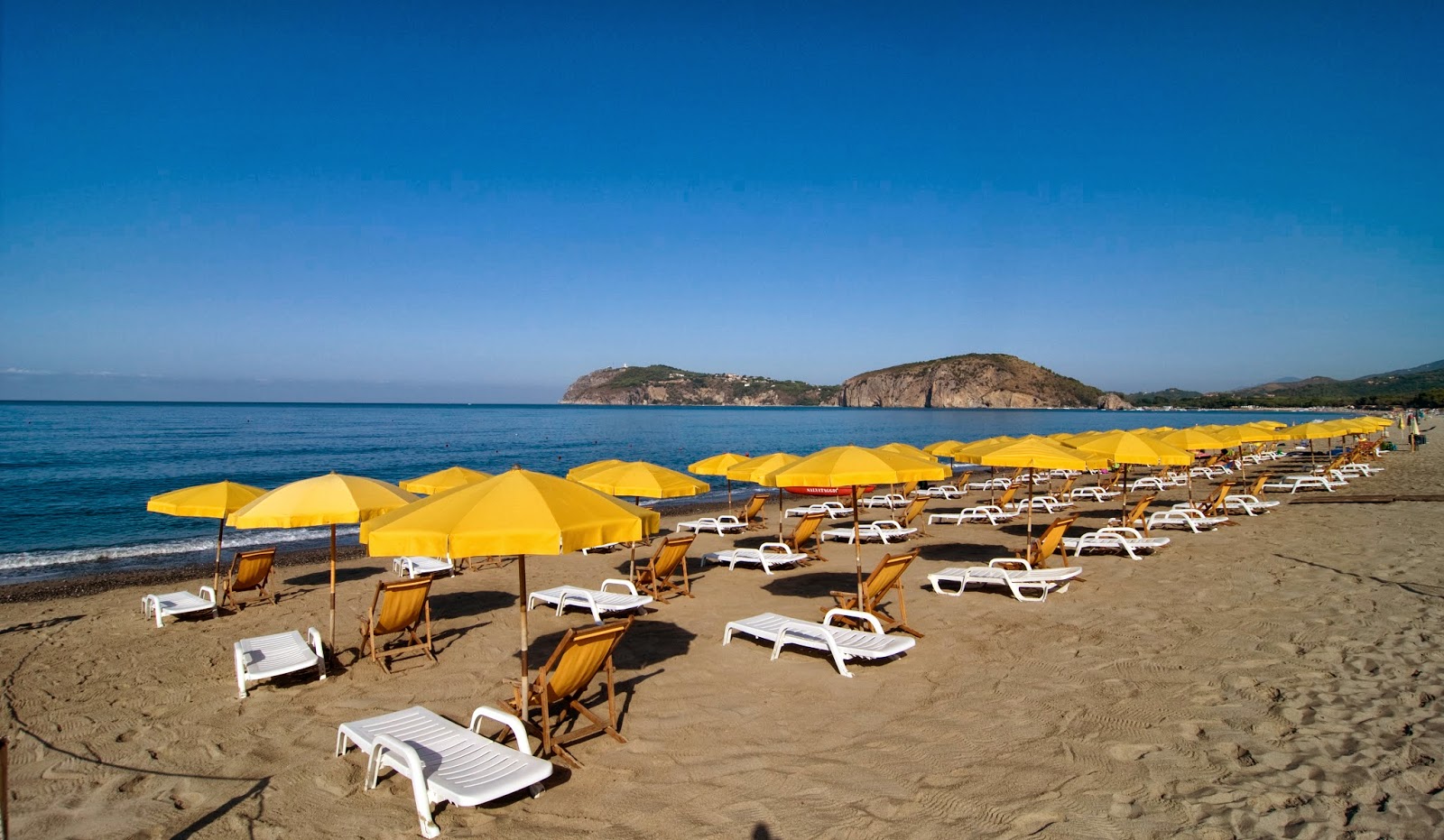 Mingardo Beach'in fotoğrafı - rahatlamayı sevenler arasında popüler bir yer