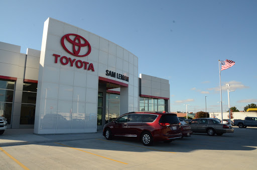 Toyota Dealer «Sam Leman Toyota Bloomington», reviews and photos, 1502 Morrissey Dr, Bloomington, IL 61701, USA