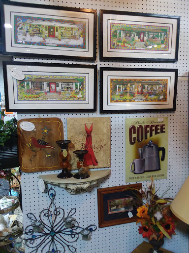 Flea Market «Springfield Flea Market & Gifts», reviews and photos, 1325 E Trafficway St, Springfield, MO 65802, USA