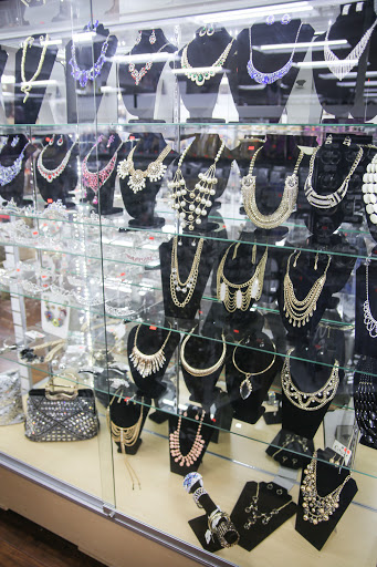 Beauty Supply Store «Top Hair Plus Beauty Supply», reviews and photos, 7290 Franklin Blvd # A, Sacramento, CA 95823, USA