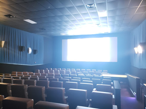 Movie Theater «Studio Movie Grill», reviews and photos, 2880 Holcomb Bridge Rd, Alpharetta, GA 30022, USA