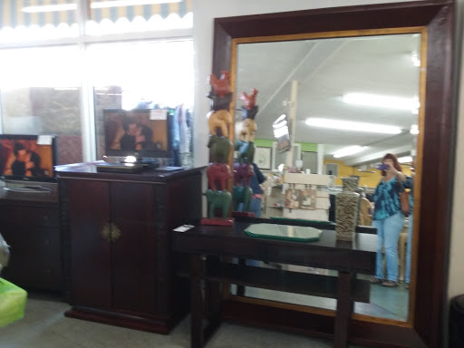 Thrift Store «Boomerangs Thrift Store», reviews and photos, 2365 Wilton Dr, Wilton Manors, FL 33305, USA