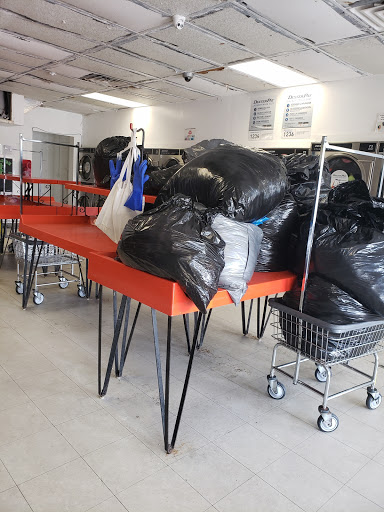 Laundromat «A Laundromat of Merritt Island ( 24 HR COIN LAUNDRY )», reviews and photos, 490 N Courtenay Pkwy, Merritt Island, FL 32953, USA