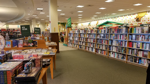Book Store «Barnes & Noble Booksellers Boca Raton», reviews and photos, 1400 Glades Rd, Boca Raton, FL 33431, USA