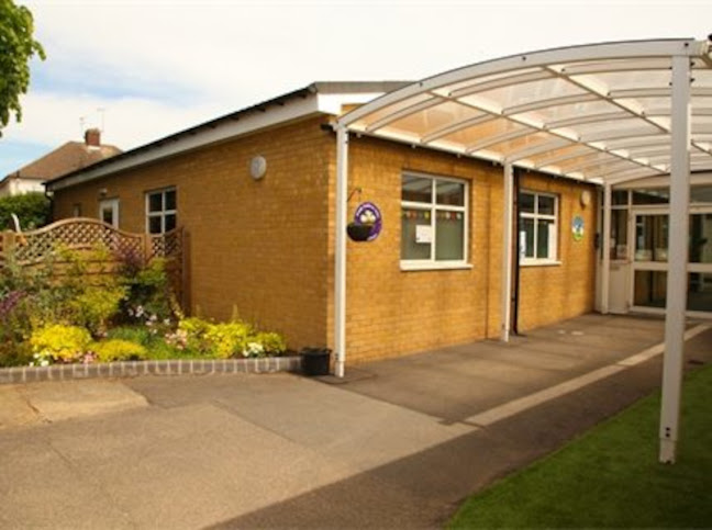 Reviews of Kingswood Nursery School in Watford - School