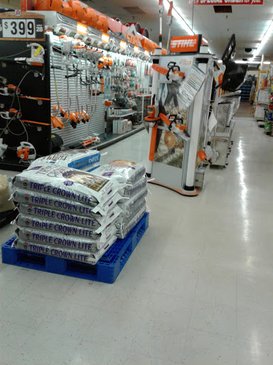 General Store «Big R Farm & Ranch Supply», reviews and photos, 1020 Bonforte Blvd, Pueblo, CO 81001, USA