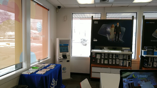 Cell Phone Store «AT&T», reviews and photos, 826 Boston Rd, Springfield, MA 01119, USA
