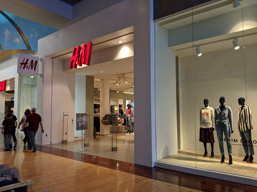Clothing Store «H&M», reviews and photos, 5000 S Arizona Mills Cir #609, Tempe, AZ 85282, USA