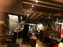 Atmosphère du Café et restaurant de grillades Restaurant le Guillotin à Bourges - n°9