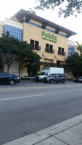 Supermarket «Publix Super Market at Plaza De Leon», reviews and photos, 106 Ponce De Leon Blvd, Miami, FL 33135, USA