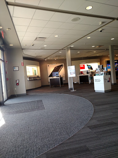 Cell Phone Store «Verizon», reviews and photos, 5945 Mayfield Rd, Mayfield Heights, OH 44124, USA