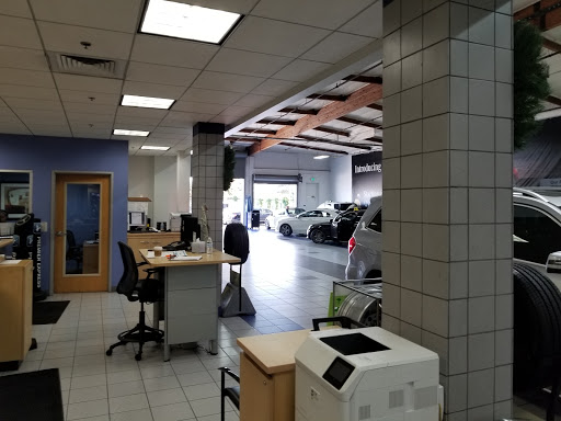 Auto Repair Shop «W.I. Simonson Mercedes Service & Parts», reviews and photos, 1330 Colorado Ave, Santa Monica, CA 90404, USA