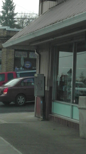 Grocery Store «Gaston Market», reviews and photos, 222 Front St, Gaston, OR 97119, USA