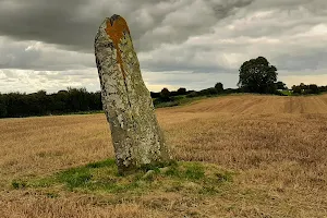 Clochafarmore Standing Stone (Chúchalainn's Stone) image