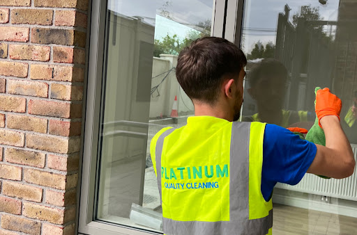 PLATINUM CLEANING /COMERCIAL CLEANING/WINDOWS CLEANING/CARPET CLEANING/END OF TENENCY CLEANING/OFFICE CLEANING