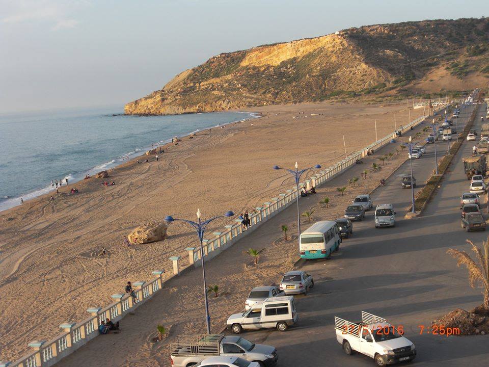 Foto av Sidi Abdelkader med lång rak strand