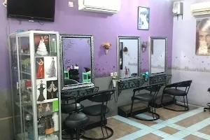 Chelsea Salon image