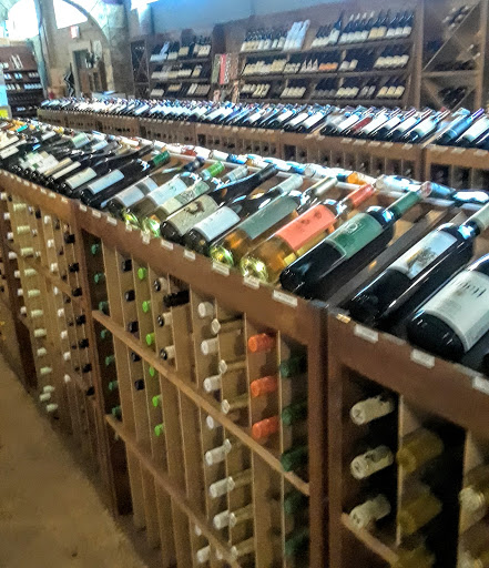 Winery «Red Or White Wine Discount Center», reviews and photos, 323 De La Mare Ave # A, Fairhope, AL 36532, USA