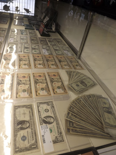 Pawn Shop «Pine Ridge Pawn & Jewelry», reviews and photos, 2033 Pine Ridge Rd #4, Naples, FL 34109, USA