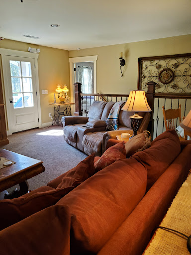 Lodge «The Farmhouse Inn», reviews and photos, 108 W Swan St, Centerville, TN 37033, USA