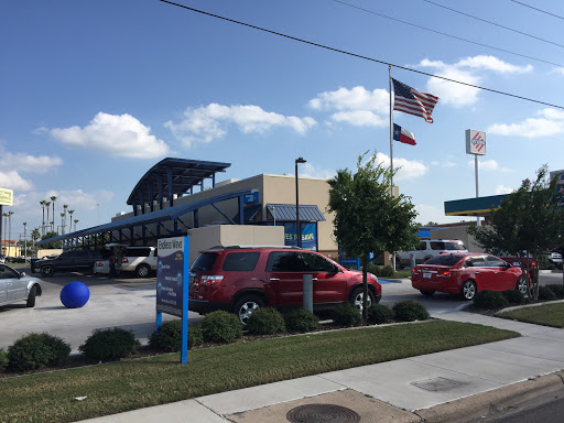 BlueWave Express Car Wash en Harlingen