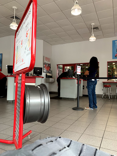 Tire Shop «Discount Tire Store - Chamblee, GA», reviews and photos, 4900 Peachtree Rd, Chamblee, GA 30341, USA